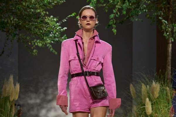 マックスマーラ 2024年春夏コレクション - 国を支えたイギリスの女性たちを着想源に