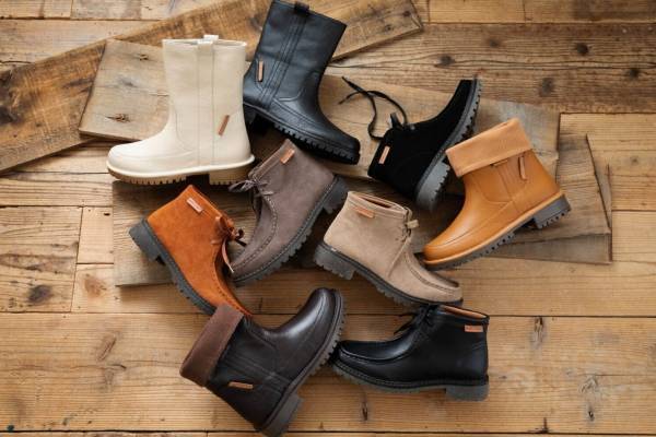 ミネトンカ23年秋冬の新作モカシンブーツ、折り返し可能な本革ハーフブーツも