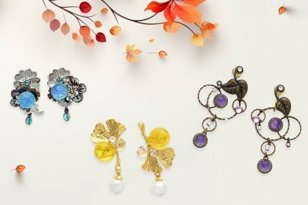 京都発“ピアスのようなイヤリング”「ぴあり」宮沢賢治『いちょうの実』や葡萄モチーフの秋ジュエリー