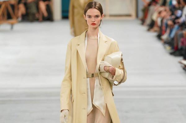 トッズ 2024年春夏コレクション - テーラードウェアを軽やかにアレンジ