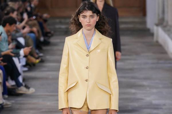 バリー 2024年春夏コレクション - 花々のエネルギーを纏って