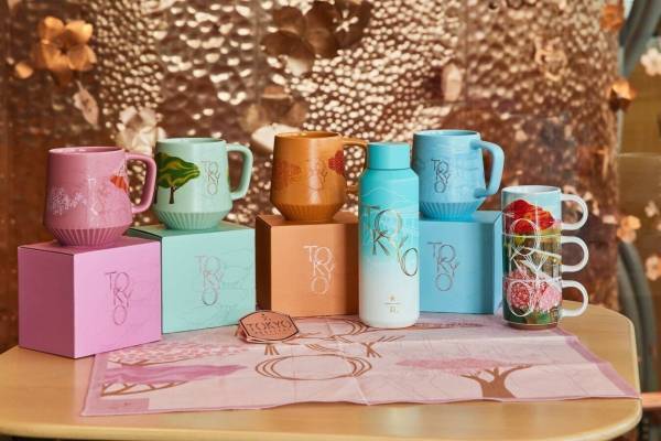 スターバックス リザーブ ロースタリー 東京の限定グッズ、“目黒川の桜”着想マグ＆四季描いたボトル