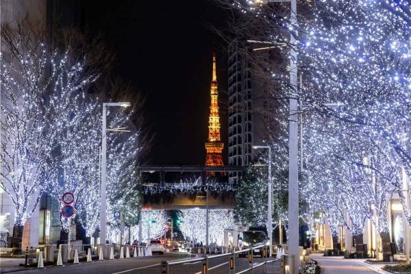 六本木ヒルズのクリスマス2023、けやき坂の“白銀の世界”イルミネーションやクリスマスマーケット