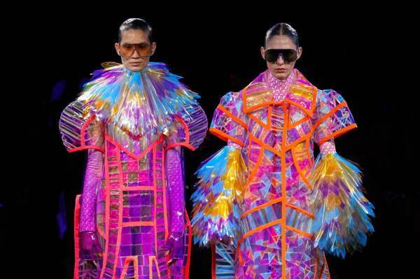 アンリアレイジ 2024年春夏コレクション - 目に見えない色柄