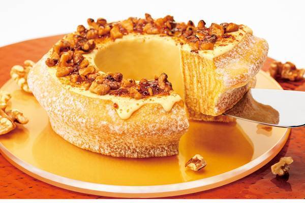 ねんりん家の看板バームクーヘン「マウントバーム」キャラメリゼした“飴色”くるみがけの新作、大丸東京店限定で