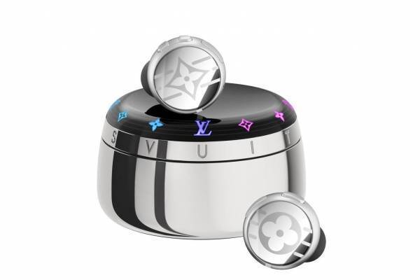 ルイ・ヴィトンのワイヤレスイヤホンに新色シルバー、モノグラム・パターンが彩る充電ケース付き