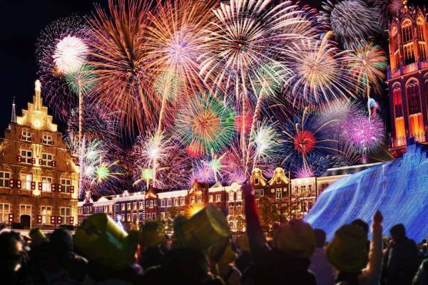 ハウステンボスの23年カウントダウンイベント、花火8,000発＆世界最大級のイルミネーション