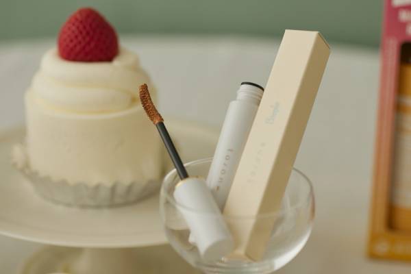 ビープル10周年記念コスメ、「トーン」の限定色イエローマスカラや「uka」ケアシャンプーなど