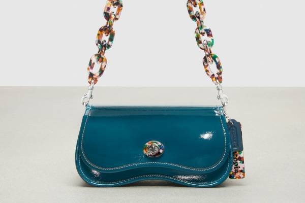 コーチ新サブブランド「コーチトピア」カラフルチェーンバッグや“雲”キルティングトート、再生素材を使用