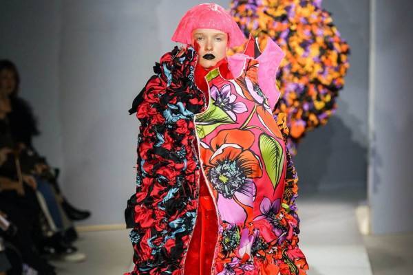 コム デ ギャルソン 2024年春夏コレクション - 色の衝突