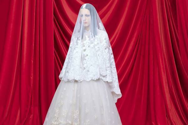 バレンシアガ 2024年夏コレクション - 衣服における“パーソナルなもの”