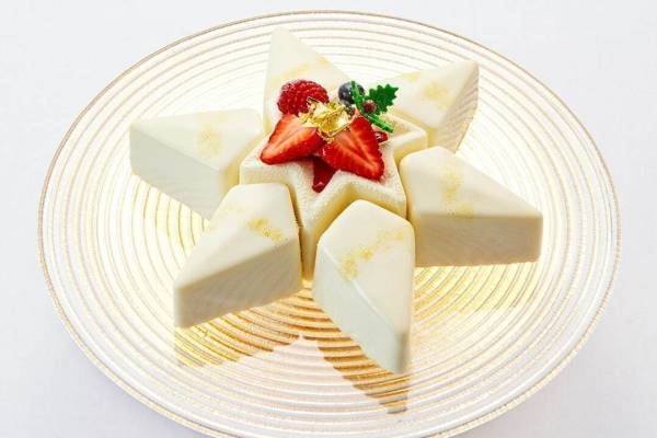 松屋銀座の2023年クリスマス、ホワイトチョコの“星型ケーキ”＆ベア型チョコが乗るムースケーキ