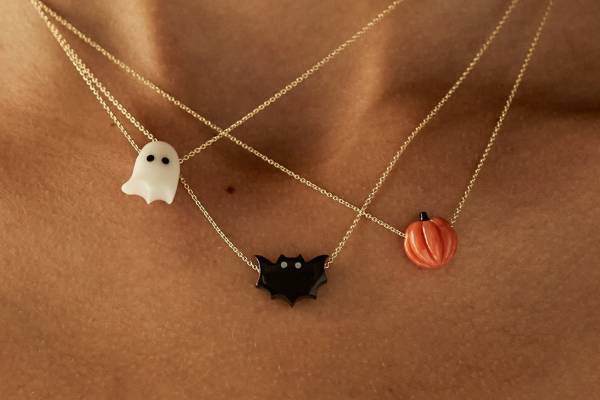 アリータのハロウィーンジュエリー、小さなオバケやかぼちゃモチーフのネックレス＆フープピアス