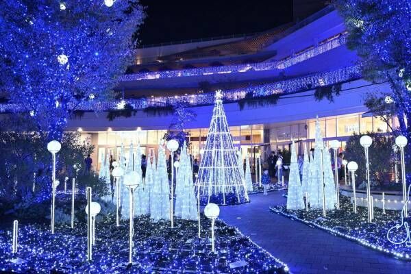 テラスモール湘南のクリスマスイルミネーション2023、“湘南の海＆空”を約20万球の青い光で表現
