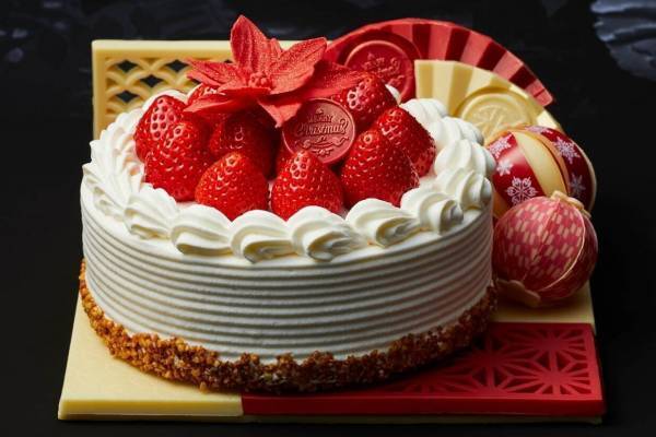 日本橋三越本店23年クリスマス、大粒あまおうのスクエア型ショートやチョコ尽くしのババロワーズケーキ