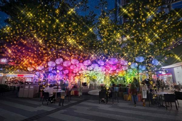 東京ドームシティ23年冬イルミネーション、芸人気分を体験できる“お笑い”エリアや光るたらいの装飾