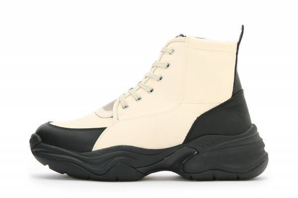 オーエーオー新作、“保温＆防水”レザーブーツ「フレア」＆ヌバックの厚底スニーカー