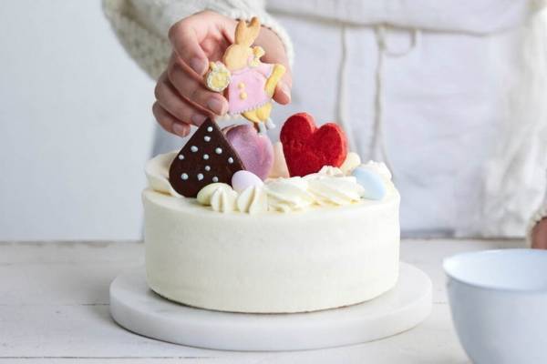 阪急うめだ本店2023年クリスマス、『不思議の国のアリス』着想の自分好みに仕上げる“DIYケーキ”