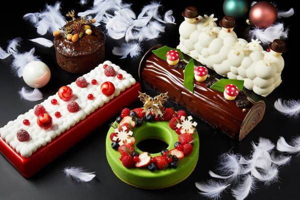 ANAインターコンチネンタルホテル東京の23年クリスマスケーキ、リース着想のピスタチオムースなど