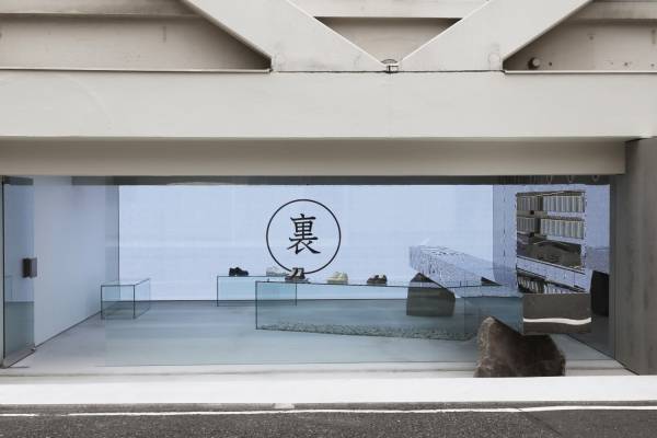 三原康裕のソスウ、コンセプトショップ「裏」原宿にオープン - スニーカーや雑貨などを販売