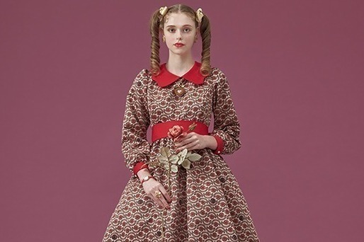 Q-pot. Dress新作ジャムクッキー柄のワンピースなど、『鏡の国のアリス』セリフ着想ウェア