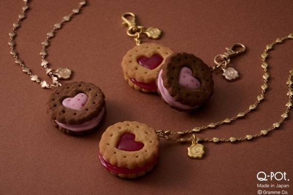 Q-pot.新作アクセサリー“ジャムクッキー”のピアスなど、『鏡の国のアリス』作中セリフ着想で