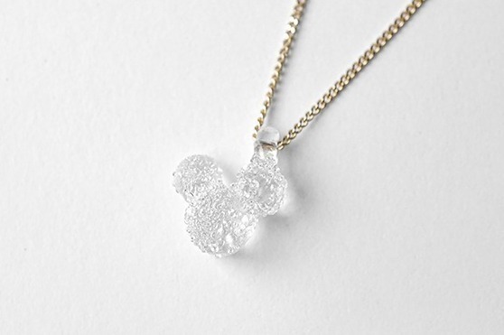 ガラスメーカー「ハリオ」ディズニー100周年アクセサリー、ミッキーのネックレス＆ピアスなど