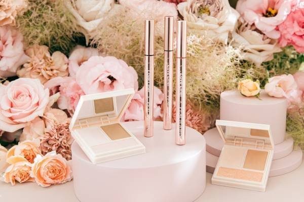 ラブ・ライナー×ピーチ・ジョン、銘品アイライナーの限定デザイン&“透明感ピンクorベージュ”のパレット