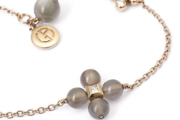 ジョルジオ アルマーニ新作ファインジュエリー、“花”のモチーフにムーンストーンを添えて