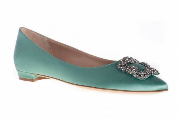 マノロ ブラニクの2023年秋冬新作、グリーンの「ハンギシ」フラットシューズ＆水玉模様のブーツ