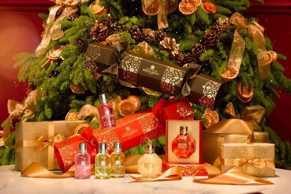 モルトンブラウン23年クリスマスコスメ第2弾、“オーナメント型＆宝石カット”のシャワージェルなど