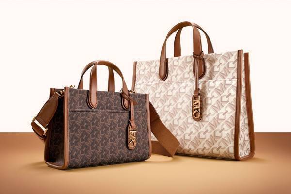 マイケル・コース「エンパイア シグネチャーロゴ」シックな“MKロゴプリント”配したトートバッグなど