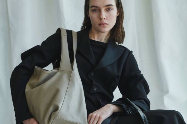 ディスコード ヨウジヤマモト新作バッグ、上質なイタリアレザーのショルダーバッグやビッグトート