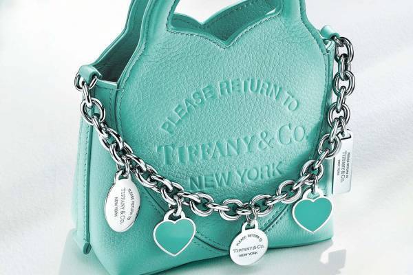 ティファニーのクリスマス限定ジュエリー＆ウォッチ、“ハート”モチーフのトートバッグも