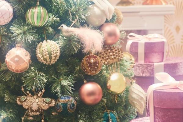 フランフランの23年クリスマス、スパンコール煌めくオーナメントやジュエリーボックス