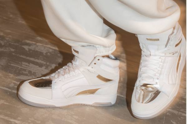 プーマ×空山基、メタリックアッパーの「クライド」スニーカーや“ロボット プーマ キャット”入りウェア