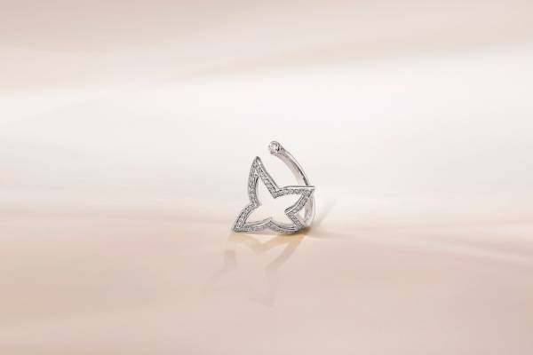 ルイ・ヴィトンのファインジュエリー「ブロッサム」に、“ホワイトゴールド煌めく”新作リング＆イヤーカフ