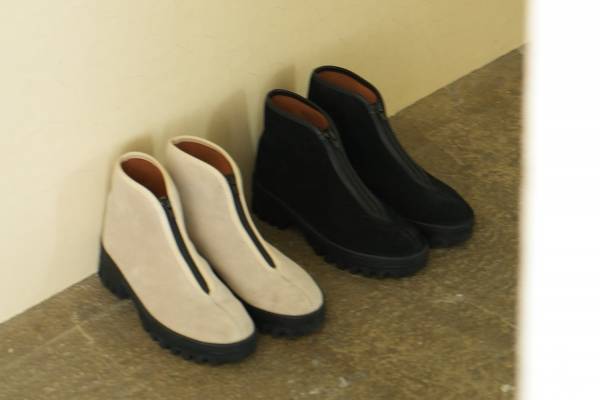 クラネ×リプロダクションオブファウンド、撥水スエードレザーのジップブーツをウィメンズ仕様で