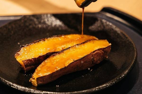 「やきいもフェス」大阪城公園で、蜜たっぷり焼き芋食べ比べ＆焼き芋ブリュレなどアレンジスイーツ集結