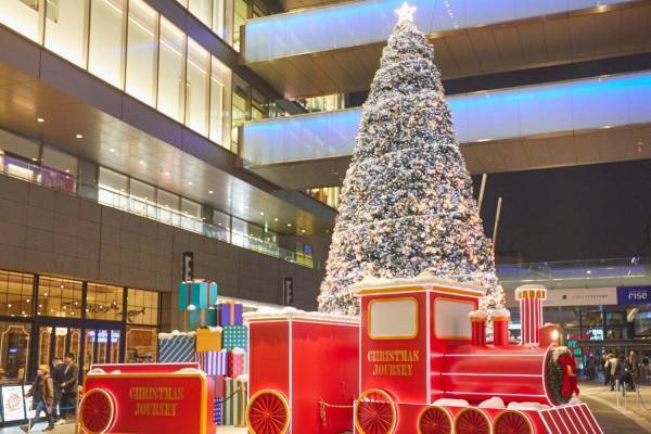 二子玉川ライズ23年クリスマスイベント、トーフビーツ書き下ろし楽曲で彩る“11m”クリスマスツリー