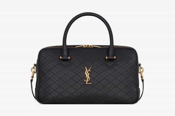 サンローランの新作ウィメンズバッグ「リヤ ダッフルバッグ」カサンドラロゴきらめくボックス型