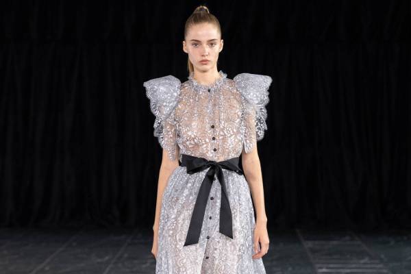 タエ アシダ 2024年春夏コレクション - 軽やかさとエレガントなムードを纏って