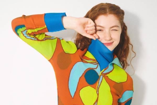 ミー イッセイ ミヤケ秋冬の新アイテム、“実りの秋”着想のストレッチプリーツ＆ニット風トップ