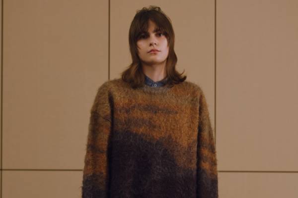 ヨーク“自然の情景”着想のジャカードニット＆チェック裏地のレザーカーコートなど、グラフペーパー限定で