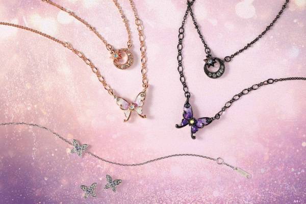 アナスイ23年クリスマスアクセサリー、“三日月や蝶”モチーフ×カットガラス煌めくネックレスやピアス