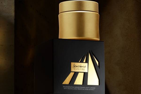 ランコム×ルーブル美術館、最高峰「アプソリュ ソフトクリーム」が“金箔を纏った”限定パッケージに