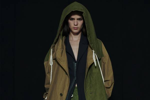 Y's 2004年秋冬「アーカイブ」着想ウェア、テント生地を再構築したミリタリーコートやジャケット