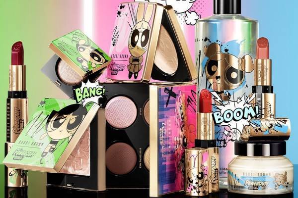 ボビイ ブラウン×「パワーパフ ガールズ」限定コラボコスメ、煌めく4色アイパレや美発色リップ限定色