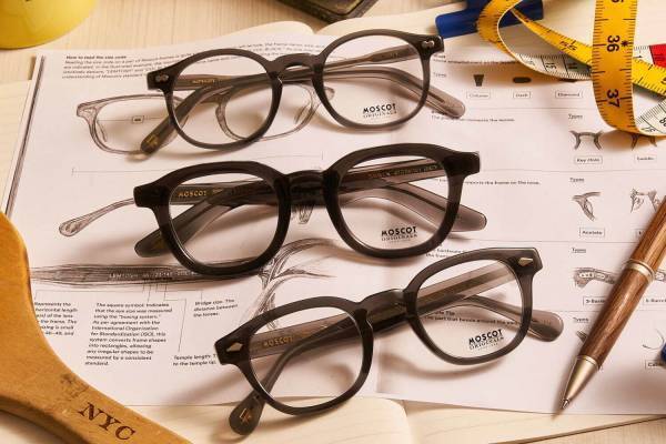 モスコットから直営店限定のグレーカラー「レムトッシュ」や「ダーベン」など3モデル