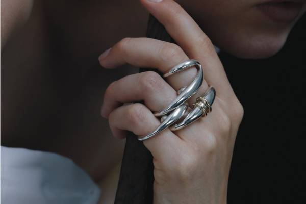 ジュエリーブランド「ロロ」「イチイチイチナナ」青山直営店がリニューアル、二俣公一がデザイン設計